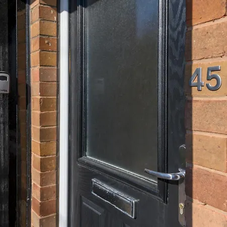 Chapel Allerton Family Bliss - Near Roundhay Park Pass The Keys