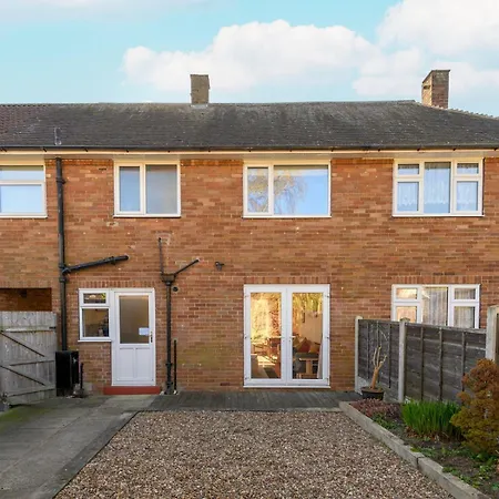 Chapel Allerton Family Bliss - Near Roundhay Park Pass The Keys