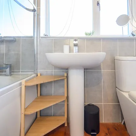 Chapel Allerton Family Bliss - Near Roundhay Park Pass The Keys Leeds (West Yorkshire)
