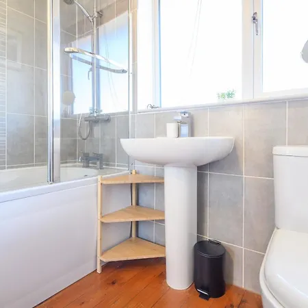 Chapel Allerton Family Bliss - Near Roundhay Park Pass The Keys Feriehus *