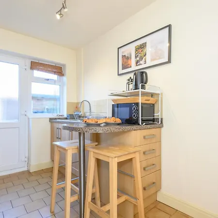 Chapel Allerton Family Bliss - Near Roundhay Park Pass The Keys