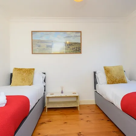 Chapel Allerton Family Bliss - Near Roundhay Park Pass The Keys Feriehus